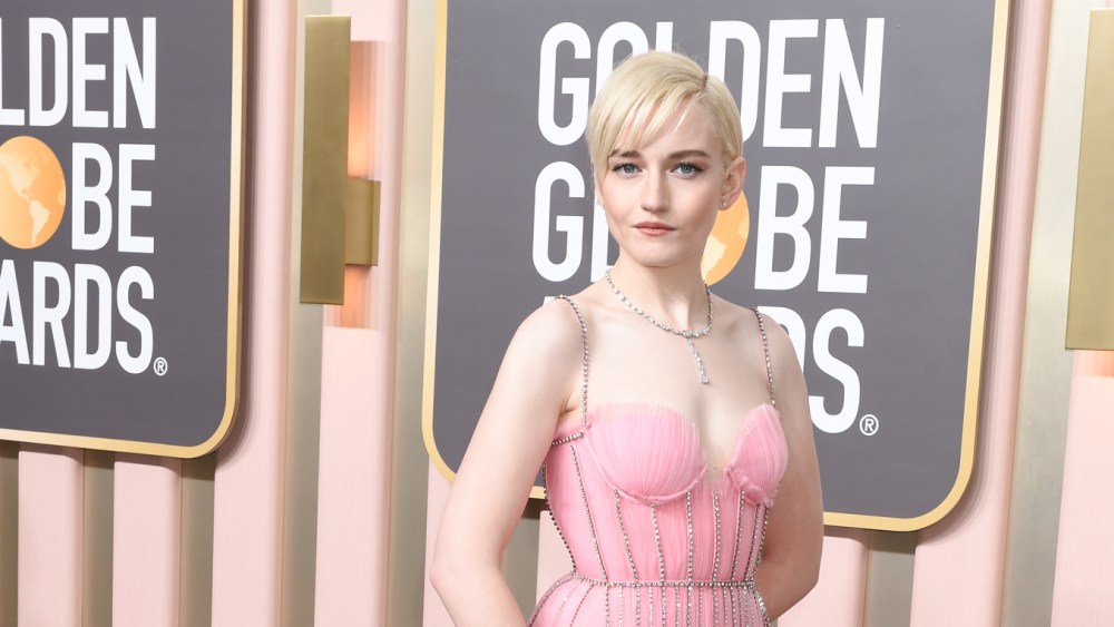 Julia Garner in Gucci.