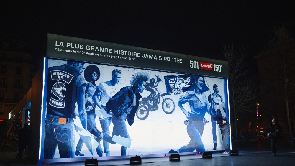 Ian Berry pop up mural Paris Place de la Republique Levi's 501