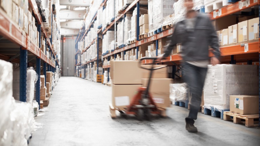 At the Shoptalk conference in Las Vegas, execs from AEO and Dick’s Sporting Goods peered back the curtain on their fulfillment strategies and delivery networks as both retailers maneuver through endlessly increasing consumer expectations that seemingly never let up.