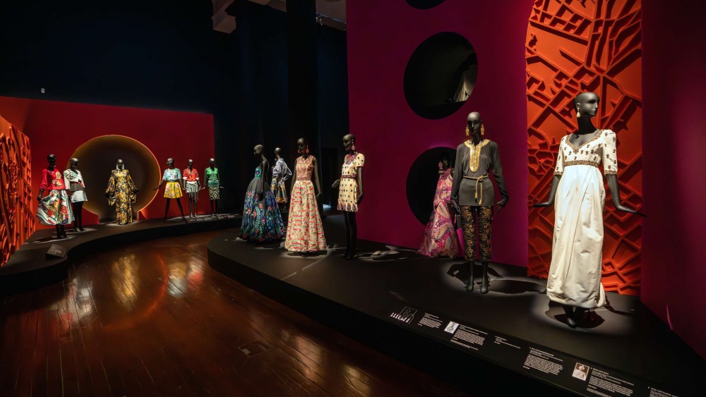 Fashioning Singapore and the World: Envisioning Asia.