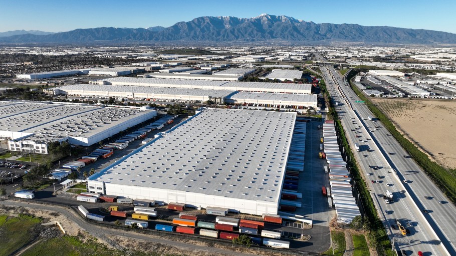 April marked the third month in a row that growth in logistics decelerated, says the Logistics Managers’ Index (LMI).