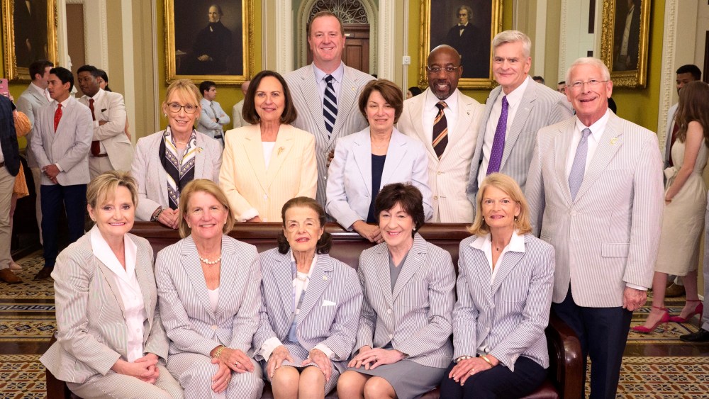 (Official U.S. Senate photo by John Shinkle)