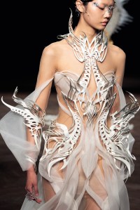 A look from Iris van Herpen ‘Meta Morphism’ collection