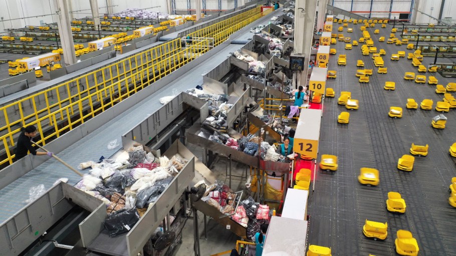 MIT engineers have developed technology to decrease traffic congestion among warehouse robots.