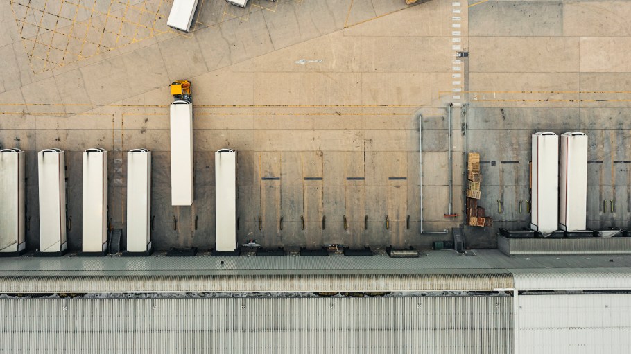 Warp plans to use its $10 million Series A round to build out an automated cross-dock for freight cargo.