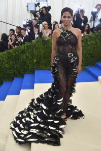 NEW YORK, NY - MAY 01:  Halle Berry attends the "Rei Kawakubo/Comme des Garcons: Art Of The In-Between" Costume Institute Gala at Metropolitan Museum of Art on May 1, 2017 in New York City.  (Photo by Theo Wargo/Getty Images For US Weekly)