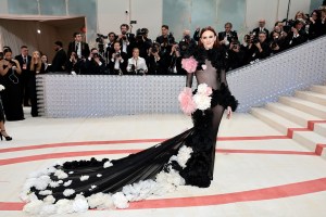 NEW YORK, NEW YORK - MAY 01: Karen Elson attends The 2023 Met Gala Celebrating "Karl Lagerfeld: A Line Of Beauty" at The Metropolitan Museum of Art on May 01, 2023 in New York City. (Photo by Jamie McCarthy/Getty Images)