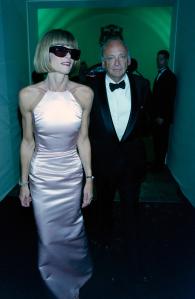 Anna Wintour, David Shaffer and guest arrive for the CFDA awards dinner in 1999.