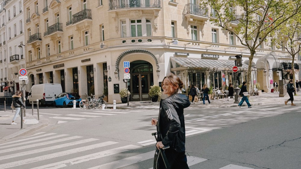 Kate Mackz in Paris recording The Running Interview.
