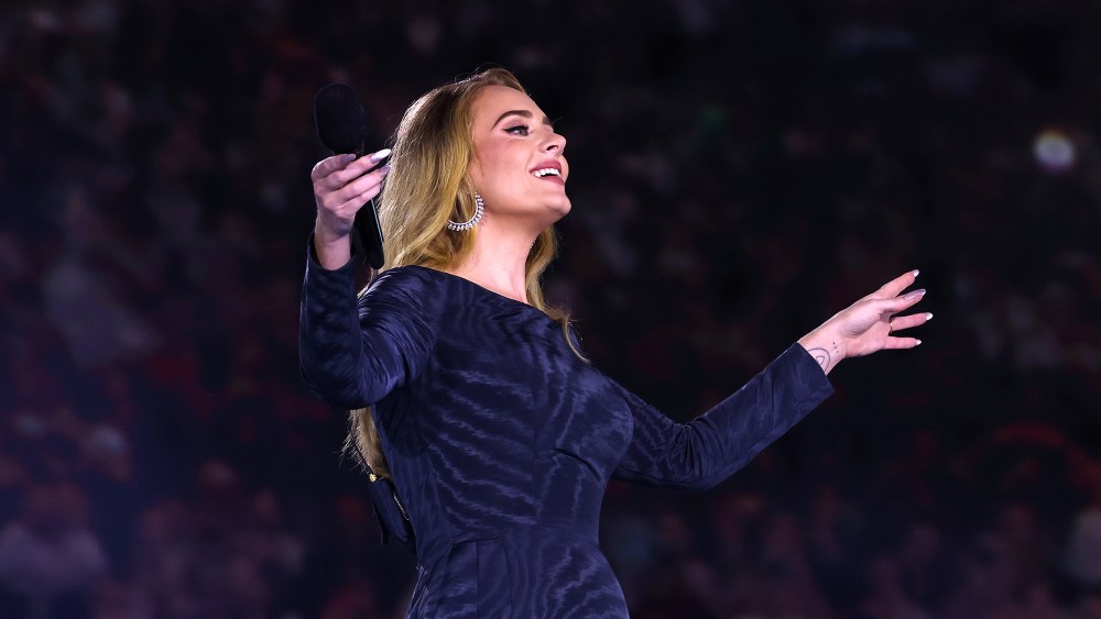 Adele performs on August 2 in Munich, Dior, moiré, navy gown, wardrobe malfunction