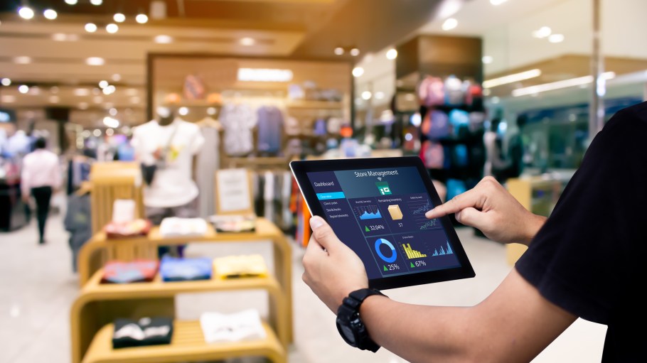 Honeywell and Qualcomm's new tech will enable retail workers to access a variety of information through their in-store devices.
