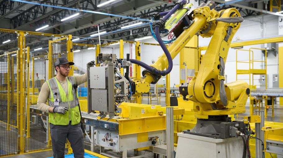 Amazon and Covariant have inked a new deal on AI for robotics.
