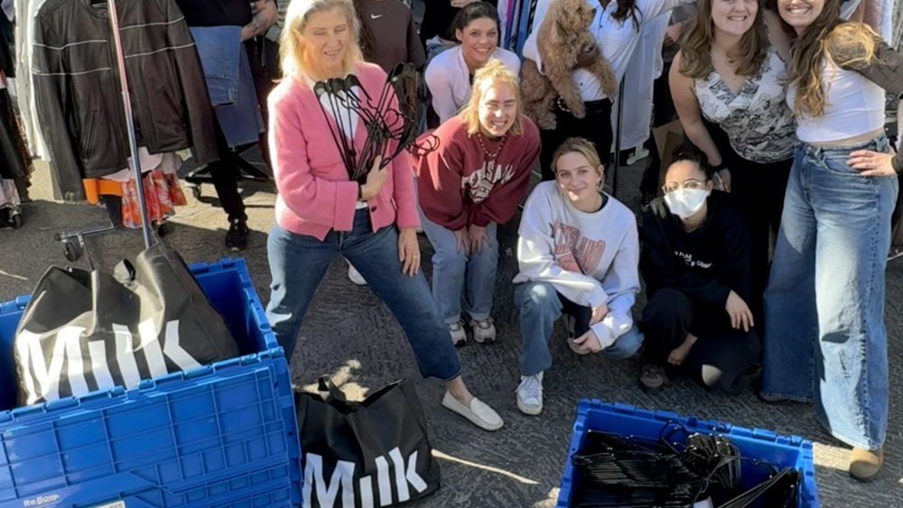 Hollywood stylists Elizabeth Stewart and Jordan Grossman have organized a clothing drive to help LA wildfire victims. 