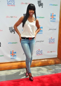 LOS ANGELES, CA - AUGUST 26:  Singer Kelly Rownland attends the Give Back Hollywood Foundation's benefit for VH1 Save the Music Foundation on August 26, 2011 in Los Angeles, California.  (Photo by Alberto E. Rodriguez/Getty Images)