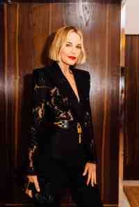 A look at Leslie Bibb getting ready for the Balmain Fall 2025 show in Paris.