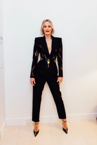 A look at Leslie Bibb getting ready for the Balmain Fall 2025 show in Paris.