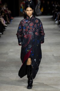 Shiatzy Chen Fall 2025 Ready-to-Wear Collection at Paris Fashion Week