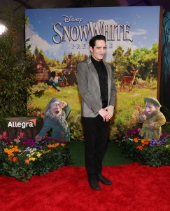 LOS ANGELES, CALIFORNIA - MARCH 15: David Dastmalchian joins Sneezy & Sleepy at the Allegra activation on the red carpet for Disney's "Snow White" premiere at El Capitan Theatre on March 15, 2025 in Hollywood, California. The Allegra activation asks what Sneezy and Sleepy would be like if they weren't sneezy or sleepy. (Photo by Phillip Faraone/Getty Images for Allegra)