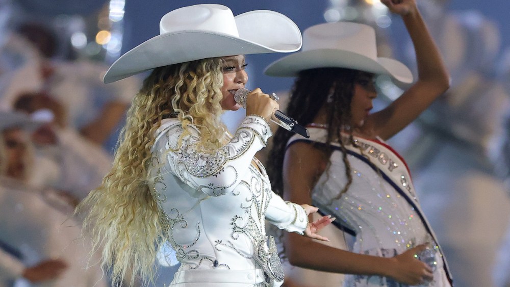 HOUSTON, TEXAS - DECEMBER 25: Beyoncé performs with daughter, Blue Ivy, during the halftime show for the game between the Baltimore Ravens and the Houston Texans at NRG Stadium on December 25, 2024 in Houston, Texas. (Photo by Alex Slitz/Getty Images)