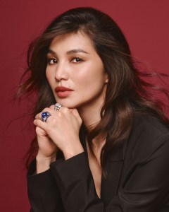 Gemma Chan is wearing the Cartier ‘En Equilibre’ Azulejo and Skudo high jewelry rings