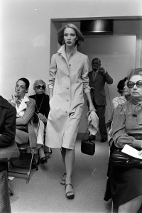 Model Karen Bjornson. Halston Resort 1976 Ready to Wear Runway (Photo by Fairchild Archive/WWD/Penske Media via Getty Images)
