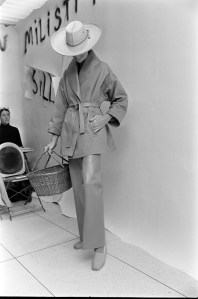 Bonnie Cashin for Philip Sills Spring 1975 Ready to Wear Runway (Photo by Fairchild Archive/WWD/Penske Media via Getty Images)
