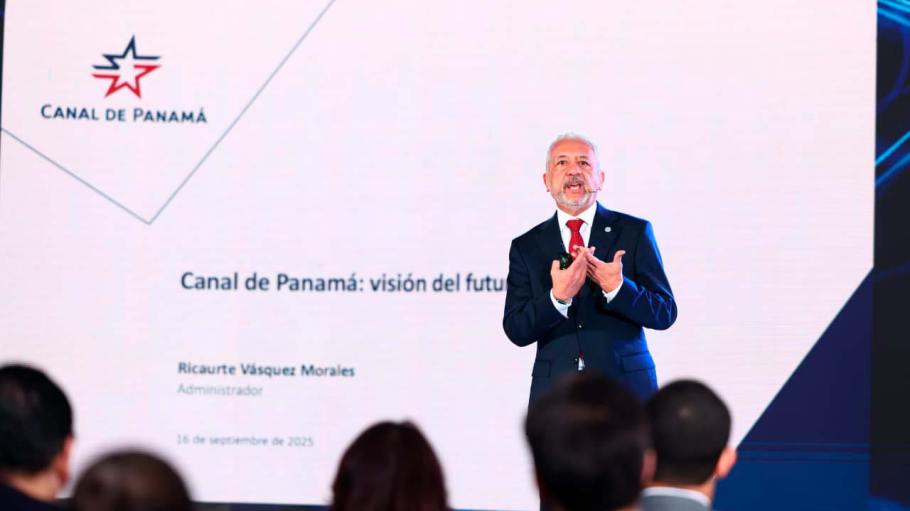 The Panama Canal Authority (ACP) expects average daily transits to decline to 33 next year, below the waterway’s full capacity of 36, canal administrator Ricaurte Vásquez Morales said in a presentation Tuesday.