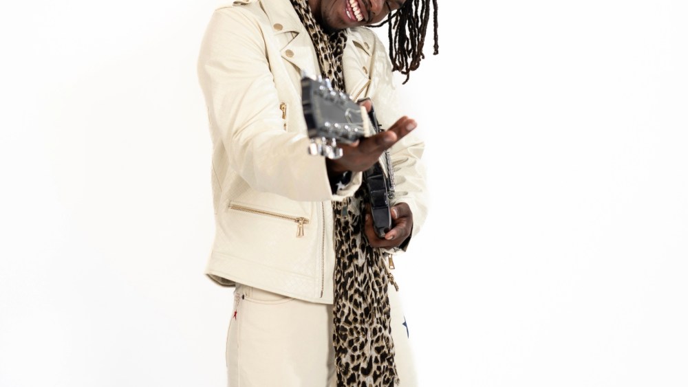 A look from the Andrew Charles collection from Andy Hilfiger.
