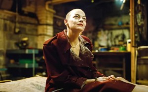 BUGONIA, Emma Stone, 2025.  ©Focus Features / Courtesy Everett Collection