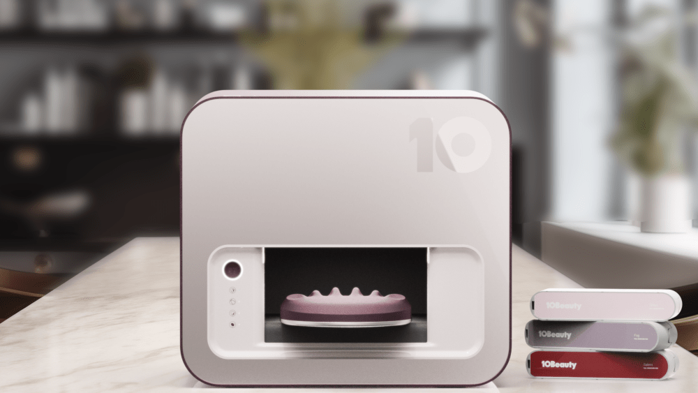 10Beauty's robotic manicure can remove polish, file and paint nails in under 30 minutes.