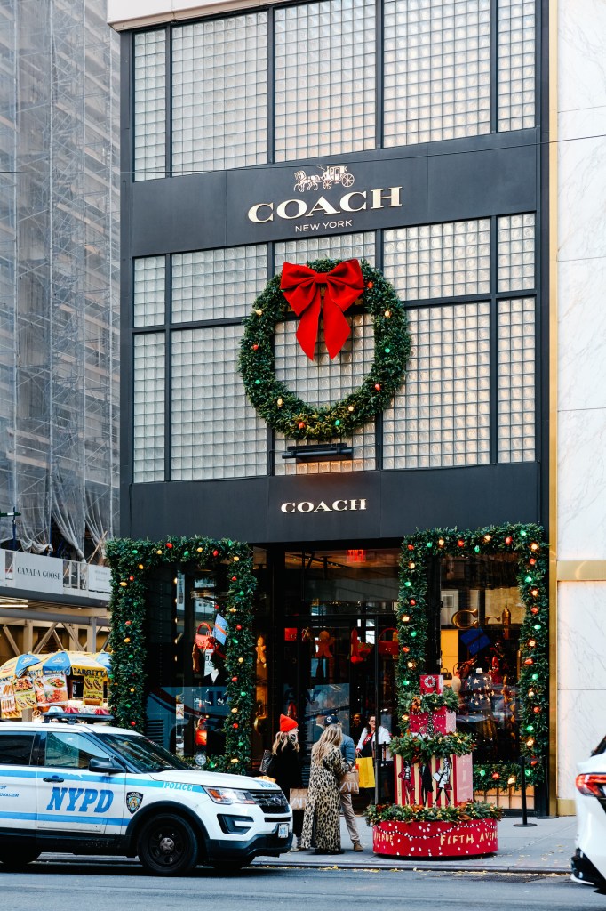 A look at Black Friday shopping around New York for the 2025 holiday season