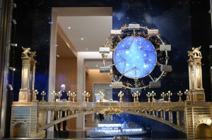 Dior’s Avenue Montaigne Store’s Holiday Lights