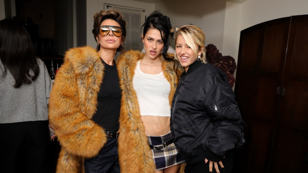 Amelia Gray channels Y2K style at the Frame & Amelia Gray Dinner on Nov. 18, 2025 in Los Angeles.