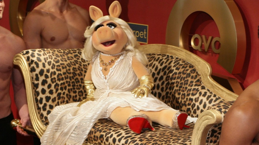 Miss Piggy at arrivals for QVC Presents Red Carpet Style Pre-Oscars Party in 2014.