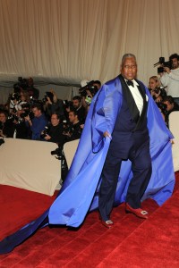 By 2011, Andre Leon Talley’s capes, had become an iconic part of his persona—especially on the red carpet. Fo the Costume Institute’s “Alexander McQueen: Savage Beauty,” opening gala, he wore a bright blue Balenciaga cape worn over a blue suit, paired with red satin studded buckle shoes by Roger Vivier—a regal nod to McQueen’s British heritage.