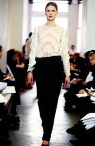 Model Kim Iglinsky walks in the Helmut Lang Fall 1999 Ready to Wear Runway Show on February 16, 1999, in New York City.