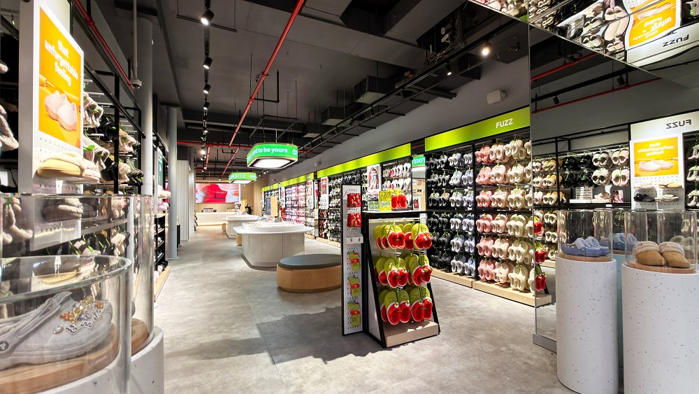 Crocs, store, shoes, footwear, clogs, shoe store, NYC, 34th Street