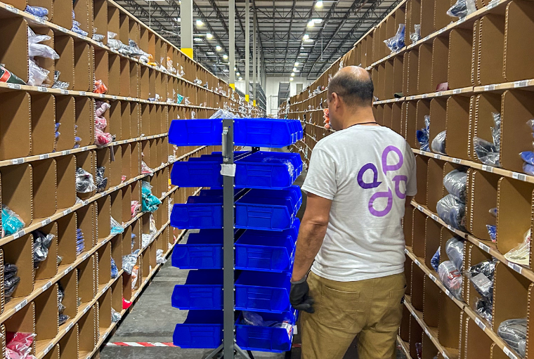The decision underscores the difficulty retailers face in operating logistics platforms for third-party merchants.