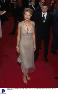Gwyneth Paltrow arrives at the 72nd Annual Academy Awards, March 26, 2000 in Los Angeles, CA.