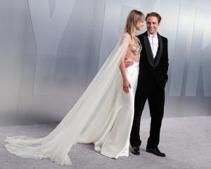 Suki Waterhouse and Robert Pattinson at the 2026 Vanity Fair Oscar Party held at the Los Angeles County Museum of Art on March 15, 2026 in Beverly Hills, California.