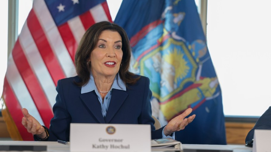 Governor Kathy Hochul meets with business owners to highlight the impact of tariffs.