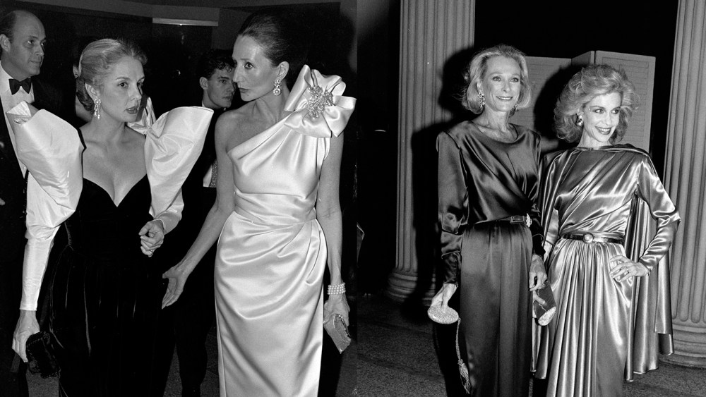 At the Met Gala (L) Carolina Herrera and Jacqueline de Ribes, 1977. (R) Nan Kempner and Lynn Wyatt, 1988.