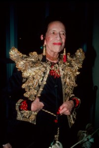 French-born American fashion editor Diana Vreeland (1903 - 1989) attends the Metropolitan Museum Costume Institute Gala, New York, New York, December 9, 1980. (Photo by Sonia Moskowitz/Getty Images)