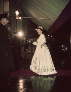 British Royal Queen Elizabeth II (1926-2022), wearing an a gown by Sir Hardy Aimes, attends the Royal Ballet Gala and performance at the Royal Opera House in Covent Garden, London, England, circa 1970.