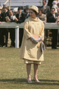 Queen Elizabeth II at Epsom Downs racecourse for the Oaks Stakes, Surrey, June 1960. Sir Norman Hartnell.