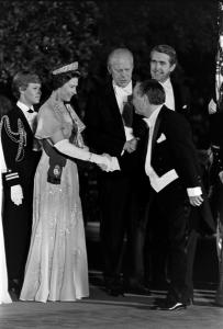 Queen Elizabeth II (2nd from L) and Gerald R. Ford (C) attend a state dinner at the White House in Washington, D.C., on July 7, 1976.