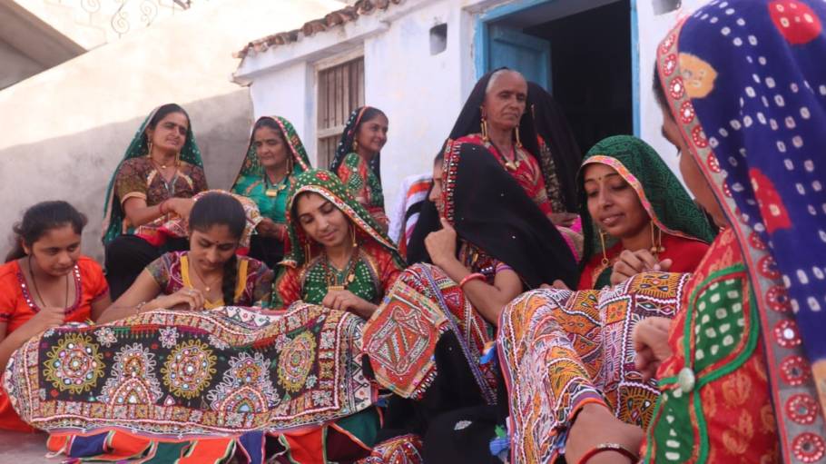 Artisaga women embroiders.