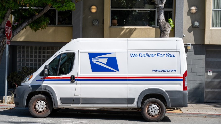 A new exclusive $10 billion last-mile agreement with the Postal Service enables DHL eCommerce to handle heavier packages and offer mid-tier speed and price options .